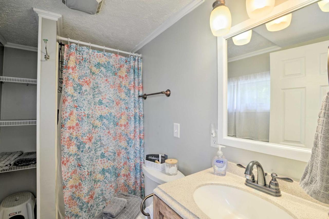 Enchanting Family House With Balcony Less Than 3 Mi To Wvu! モーガンタウン エクステリア 写真